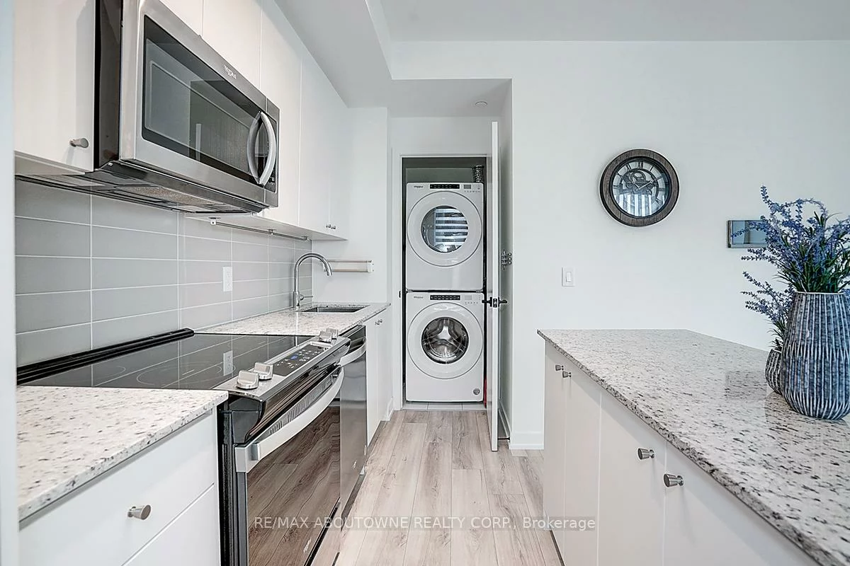 335, Wheat Boom, 1010 - JM Joshua Meadows, Oakville