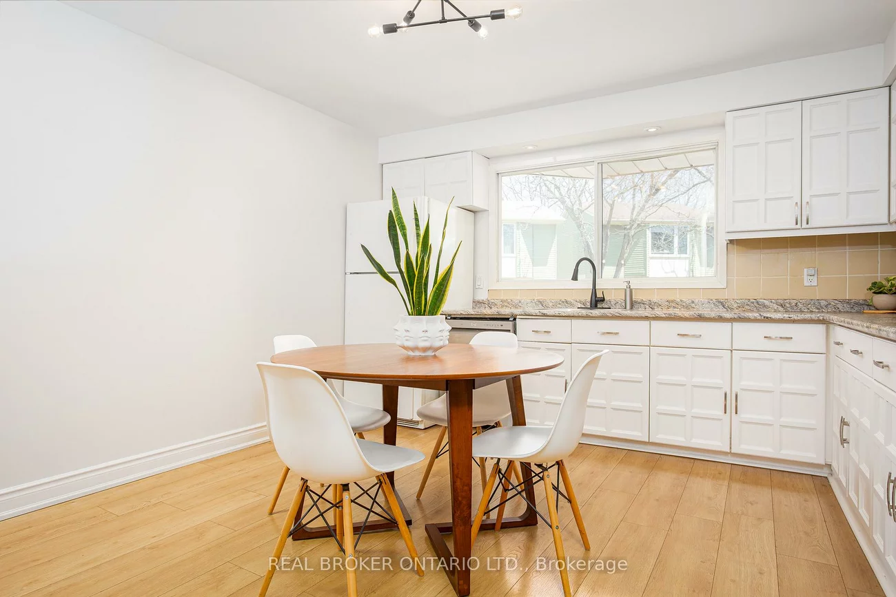 1135, McCraney, 1003 - CP College Park, Oakville