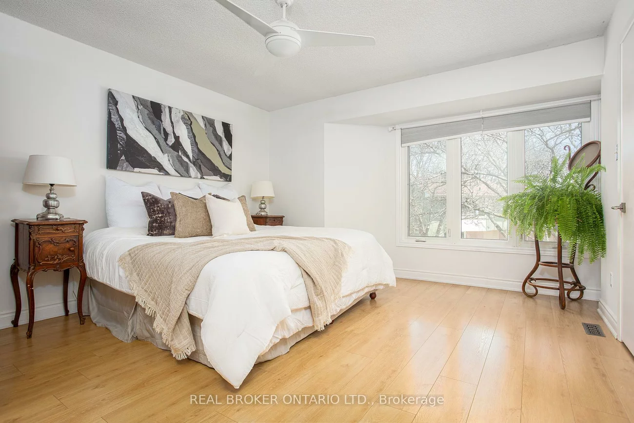 1135, McCraney, 1003 - CP College Park, Oakville