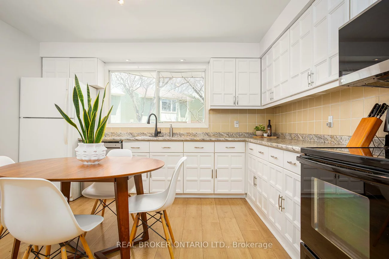 1135, McCraney, 1003 - CP College Park, Oakville