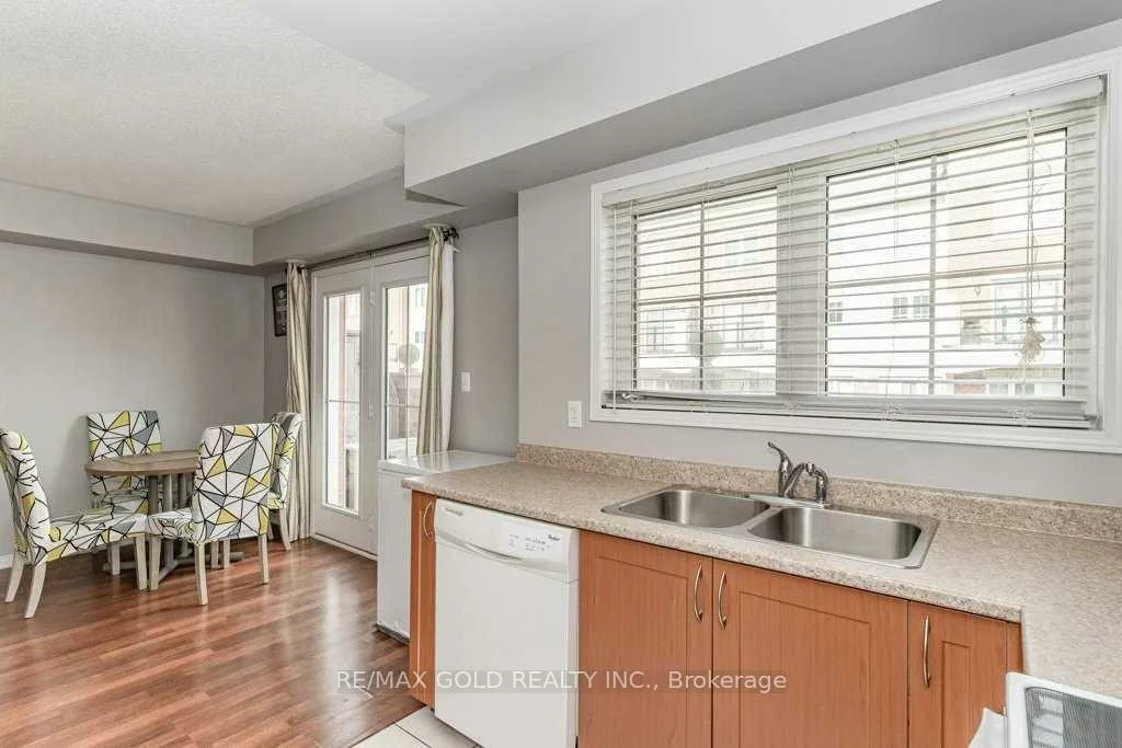2468, Post, 1015 - RO River Oaks, Oakville