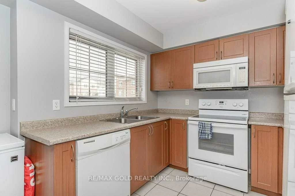 2468, Post, 1015 - RO River Oaks, Oakville