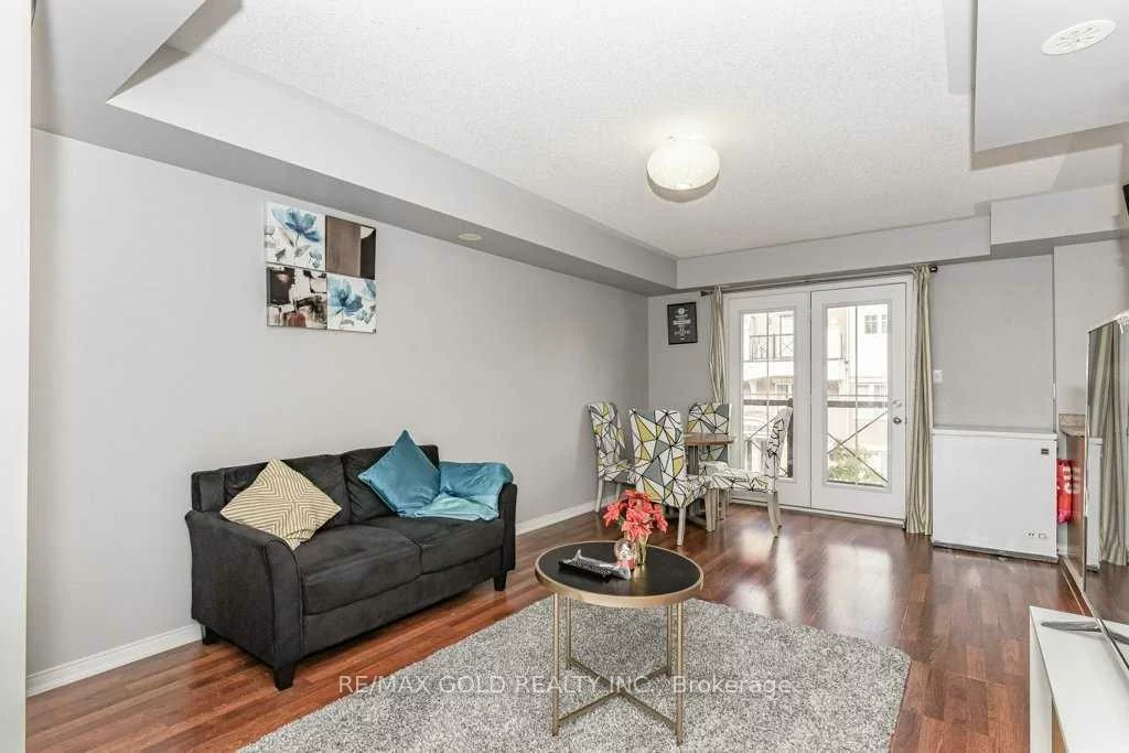 2468, Post, 1015 - RO River Oaks, Oakville