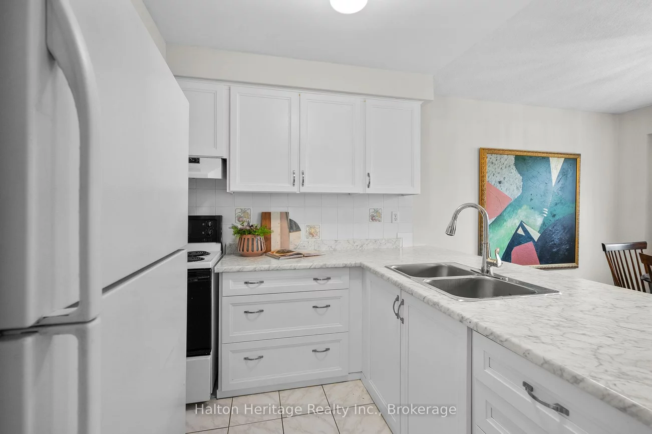 1556, Lancaster, 1005 - FA Falgarwood, Oakville
