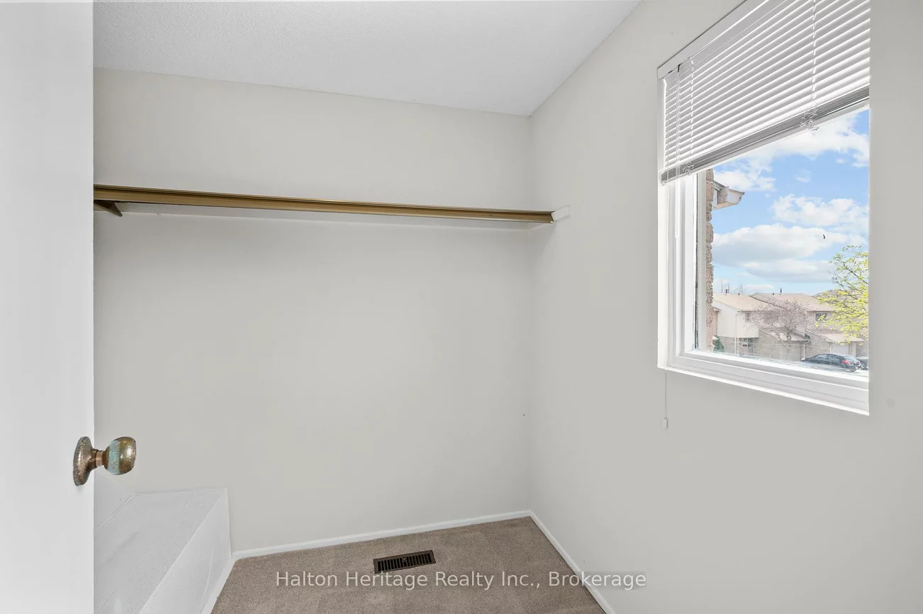 1556, Lancaster, 1005 - FA Falgarwood, Oakville