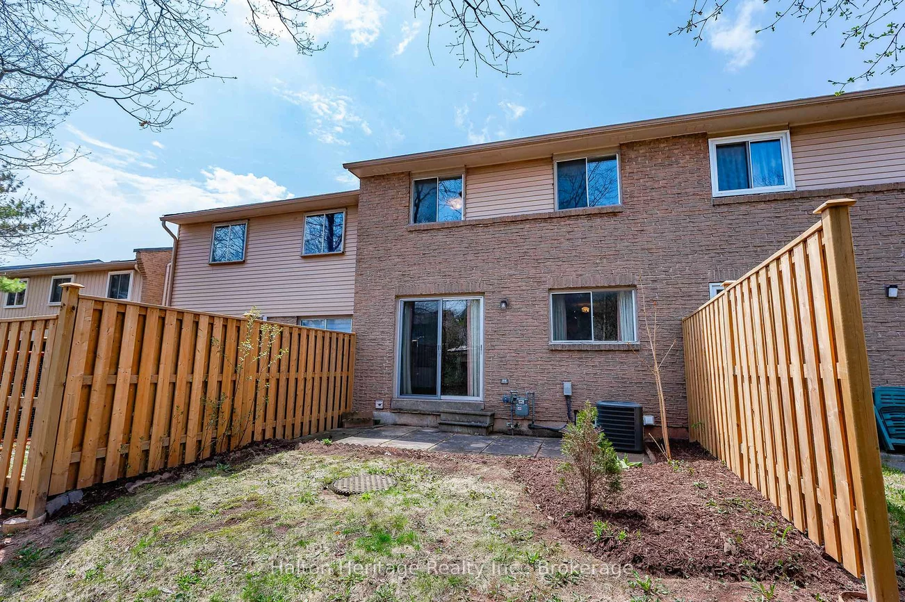 1556, Lancaster, 1005 - FA Falgarwood, Oakville