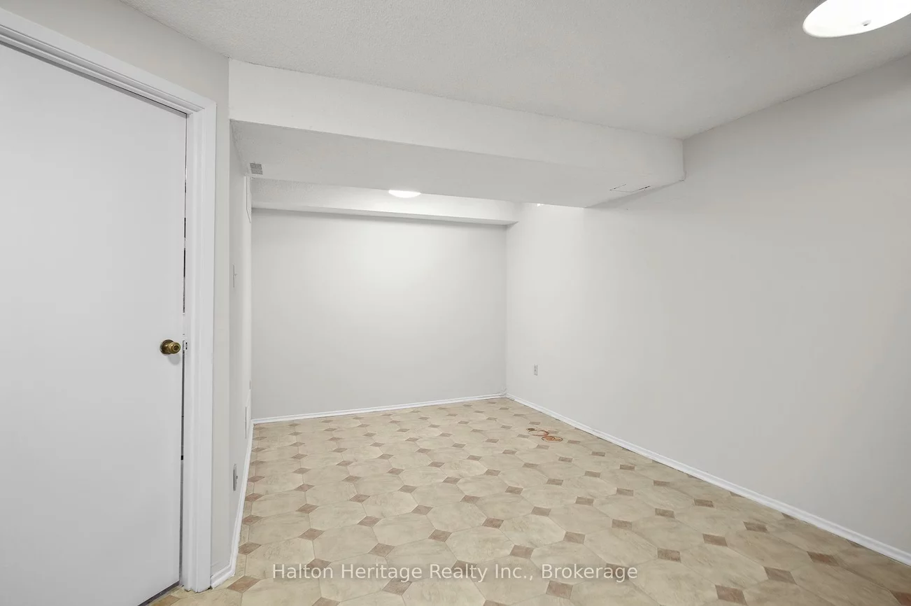 1556, Lancaster, 1005 - FA Falgarwood, Oakville
