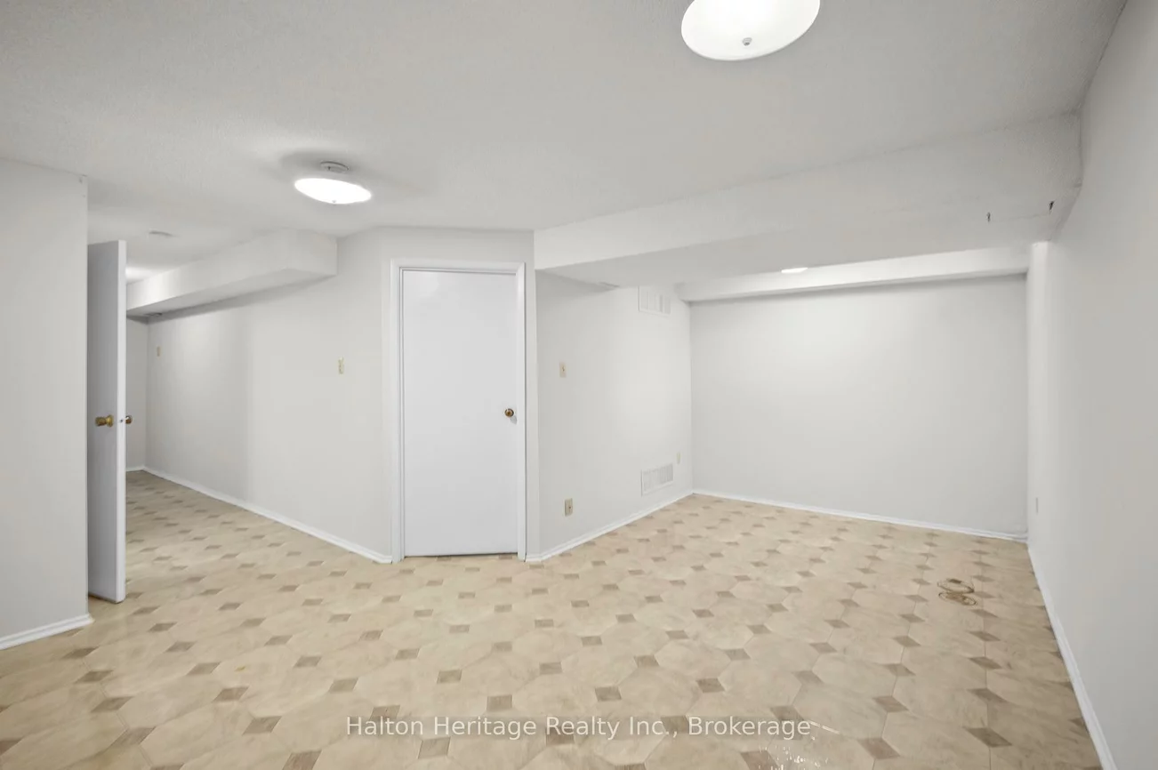 1556, Lancaster, 1005 - FA Falgarwood, Oakville