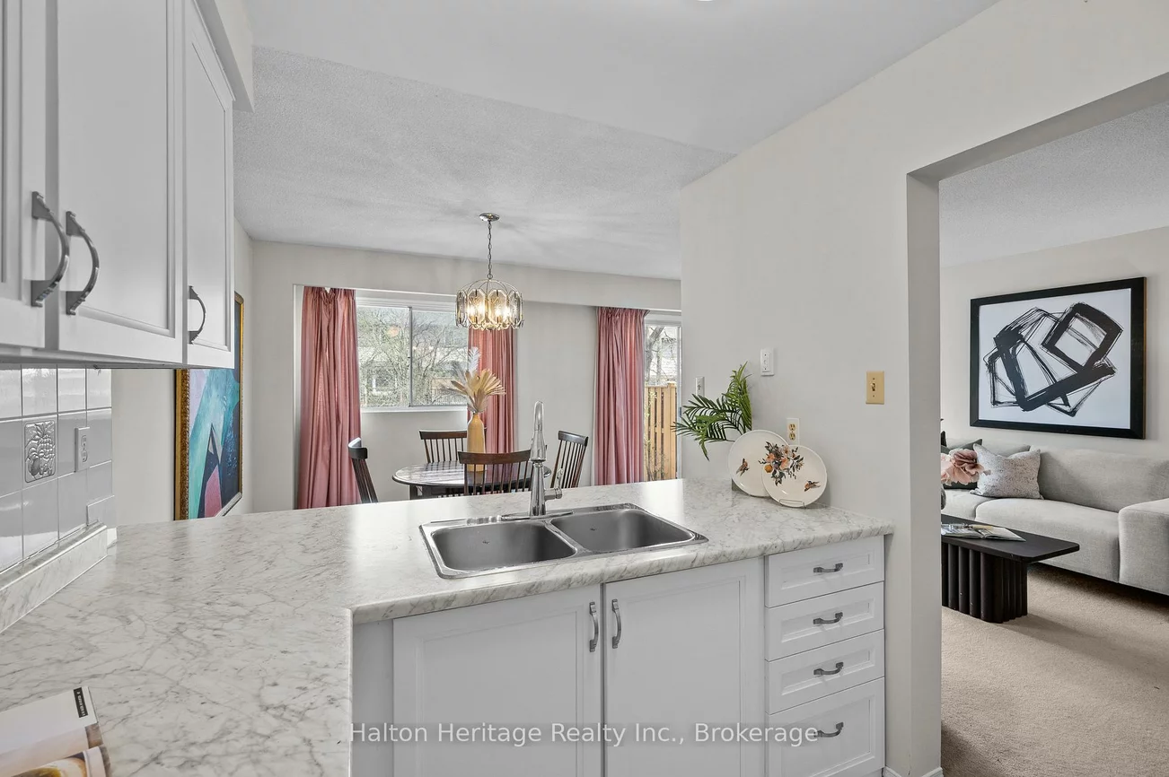 1556, Lancaster, 1005 - FA Falgarwood, Oakville