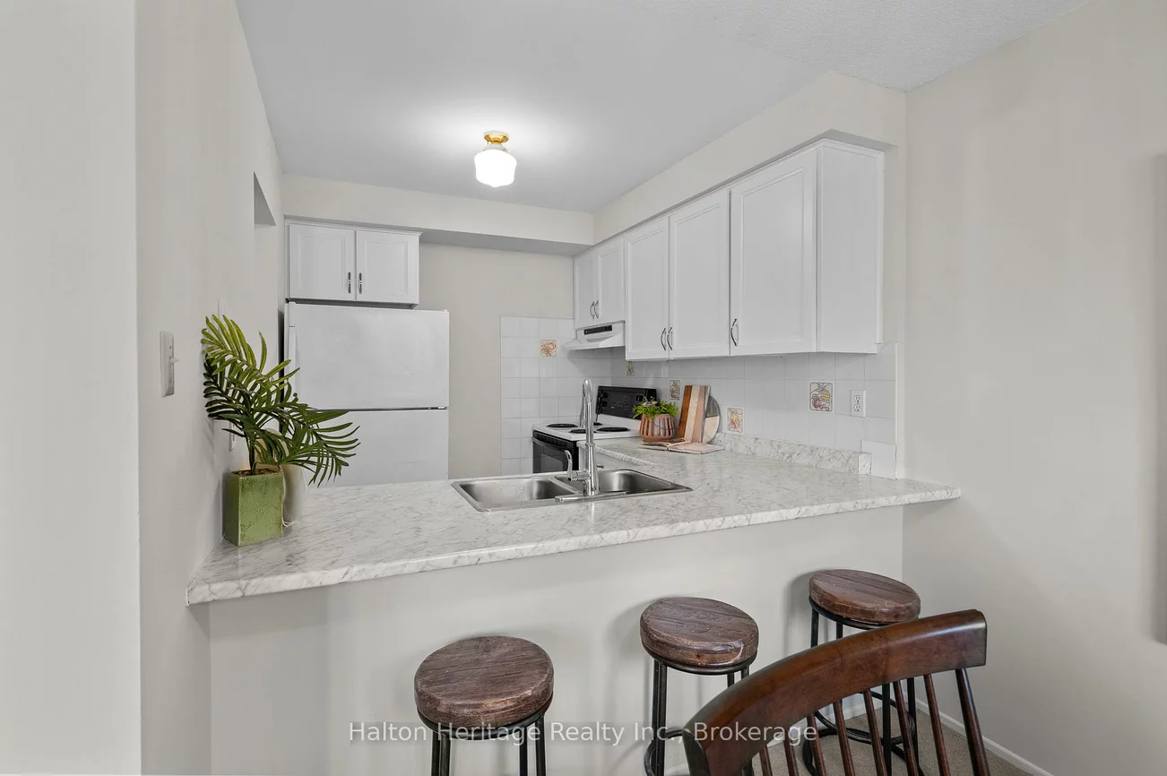 1556, Lancaster, 1005 - FA Falgarwood, Oakville