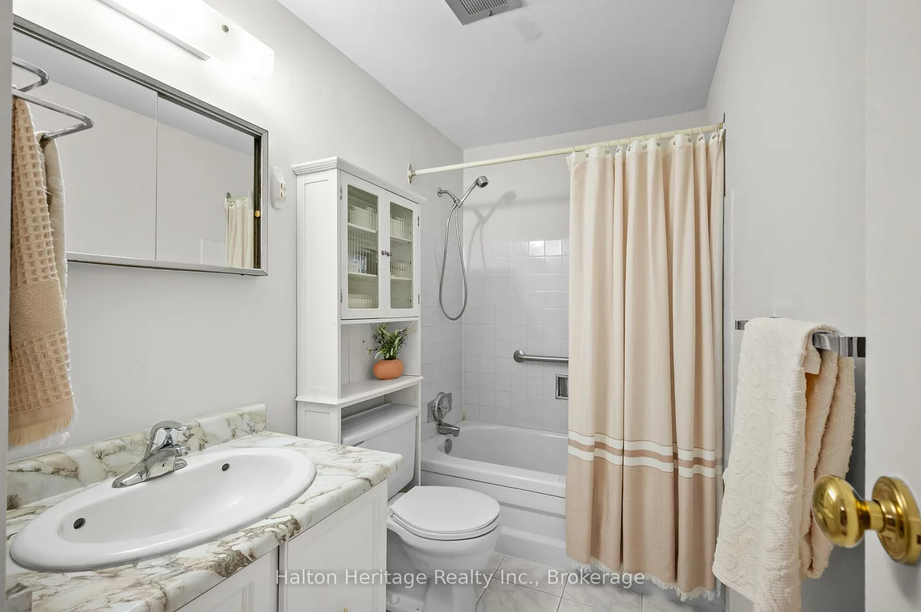 1556, Lancaster, 1005 - FA Falgarwood, Oakville