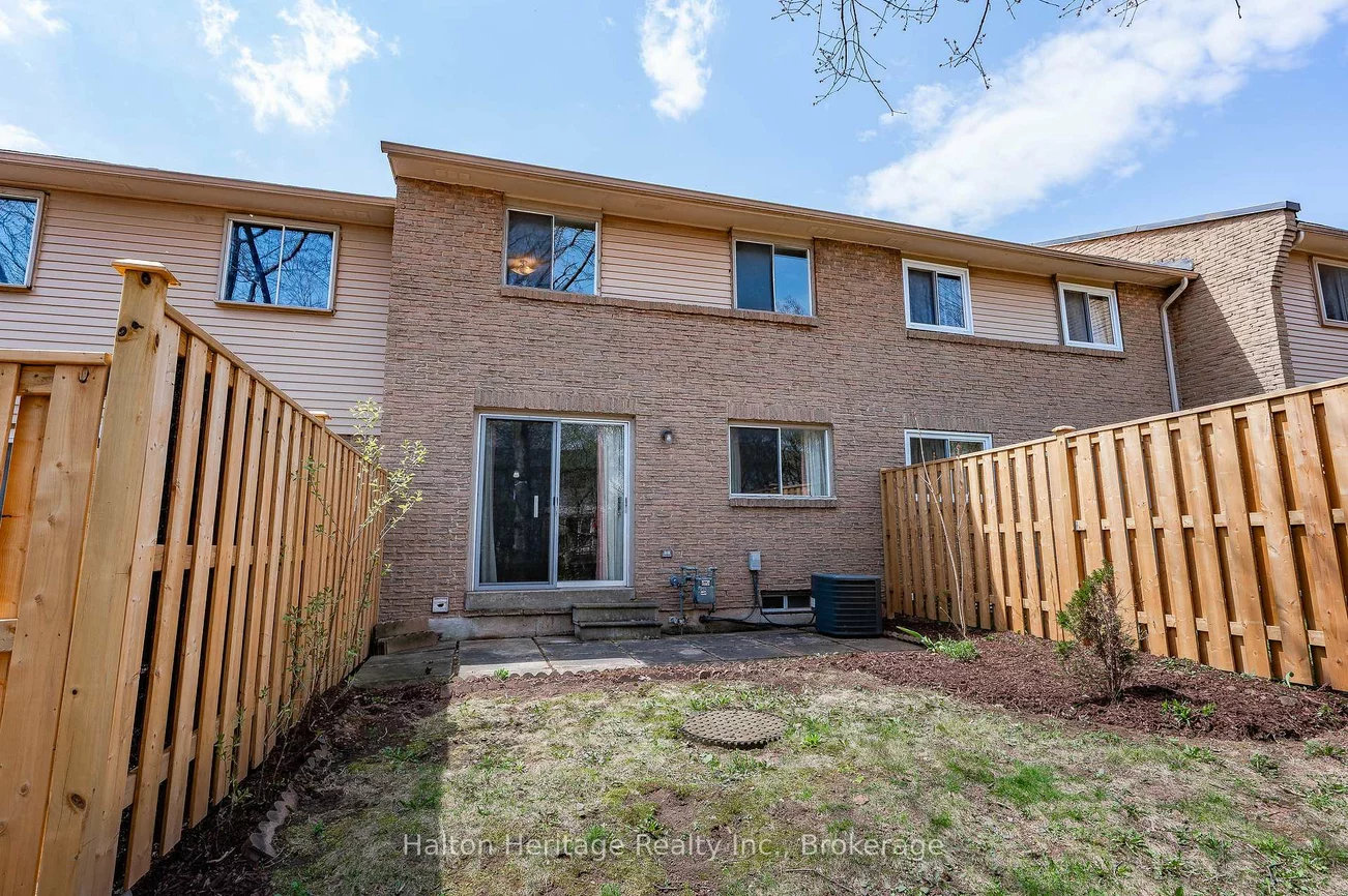 1556, Lancaster, 1005 - FA Falgarwood, Oakville