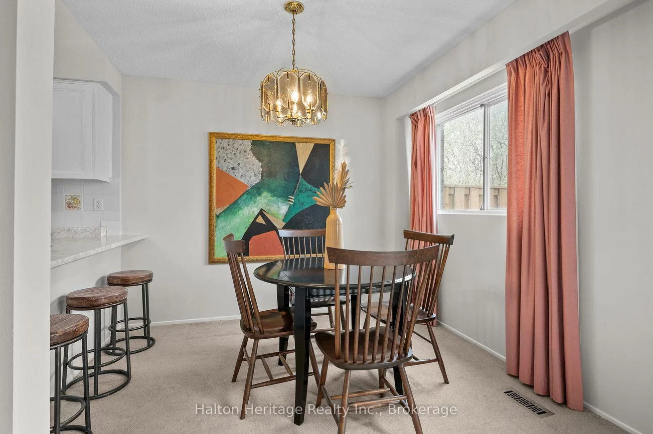 1556, Lancaster, 1005 - FA Falgarwood, Oakville