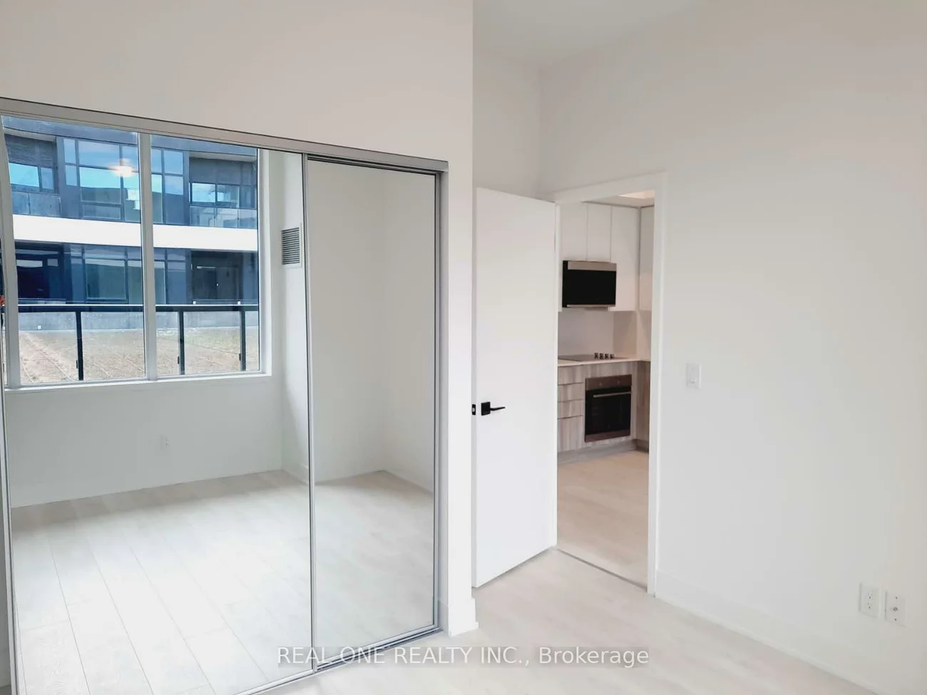 2485, Taunton, 1015 - RO River Oaks, Oakville