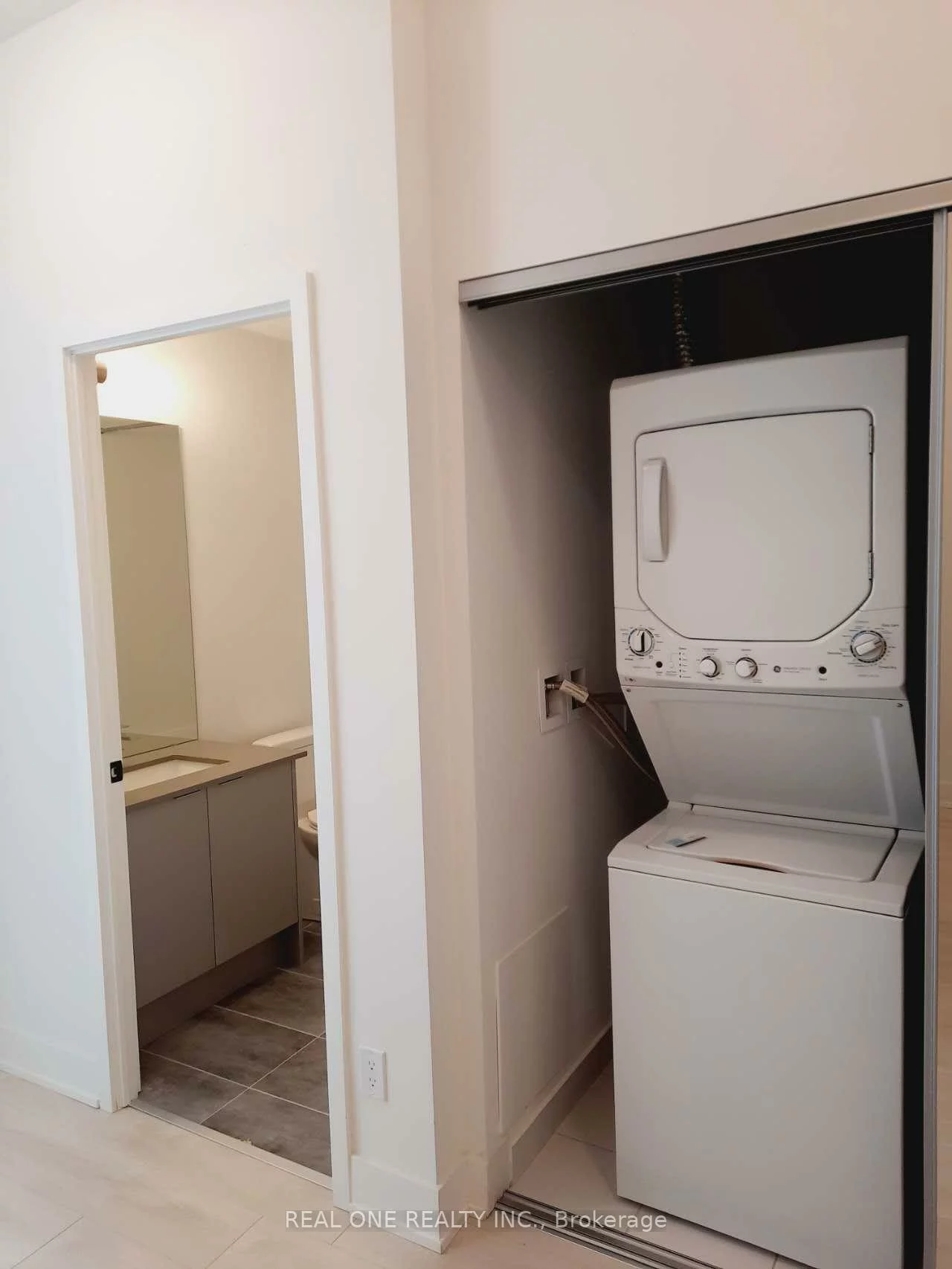 2485, Taunton, 1015 - RO River Oaks, Oakville