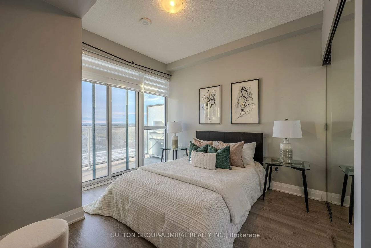 55, Speers, 1014 - QE Queen Elizabeth, Oakville