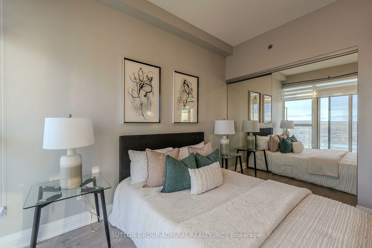 55, Speers, 1014 - QE Queen Elizabeth, Oakville