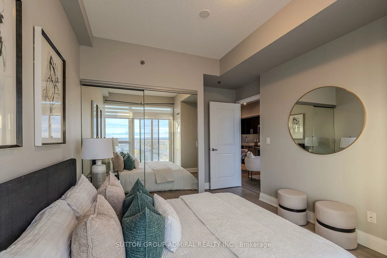 55, Speers, 1014 - QE Queen Elizabeth, Oakville
