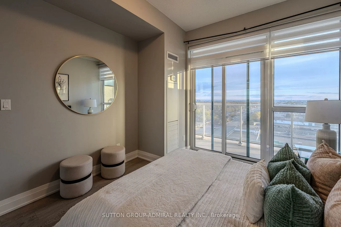 55, Speers, 1014 - QE Queen Elizabeth, Oakville