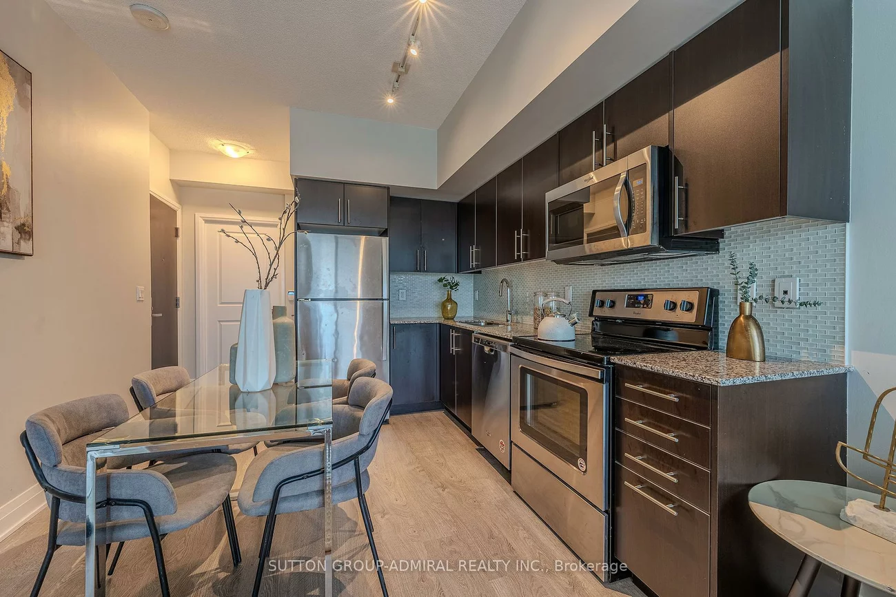 55, Speers, 1014 - QE Queen Elizabeth, Oakville