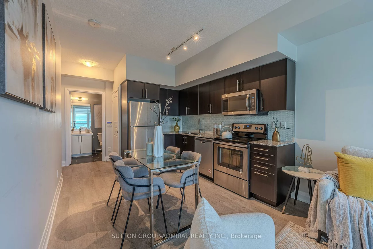 55, Speers, 1014 - QE Queen Elizabeth, Oakville