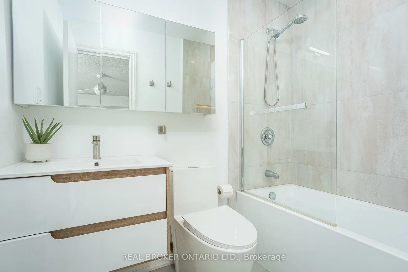 1135, McCraney, 1003 - CP College Park, Oakville