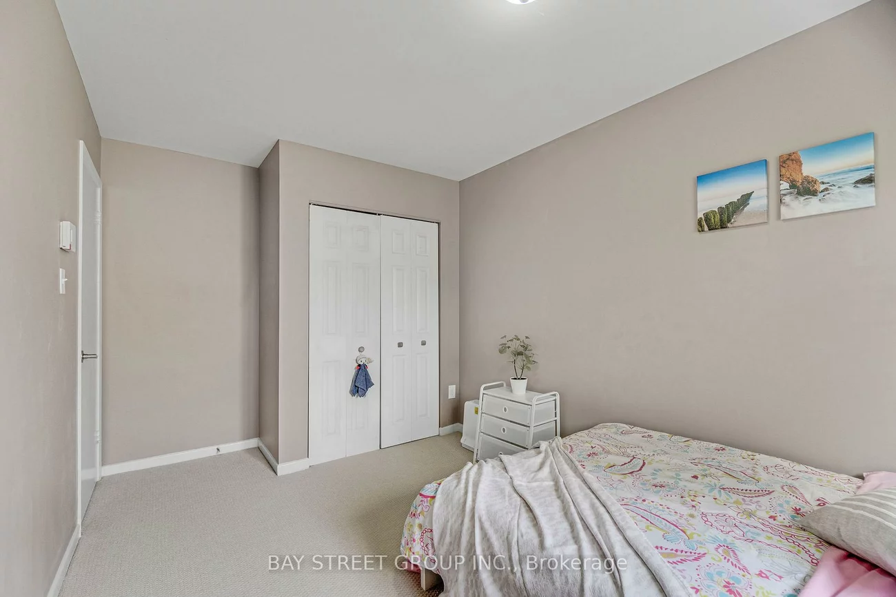 41, Nadia, 1003 - CP College Park, Oakville