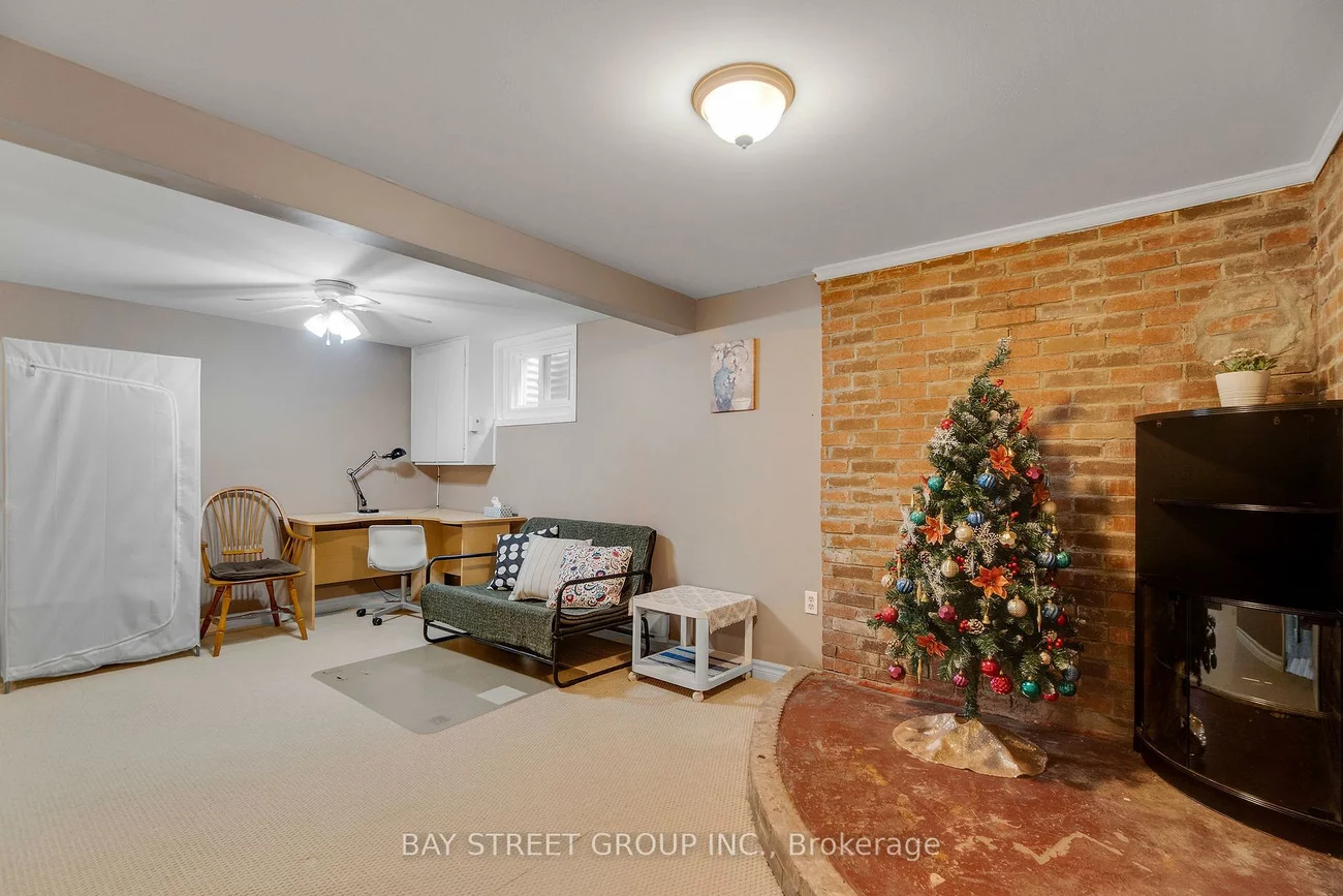 41, Nadia, 1003 - CP College Park, Oakville