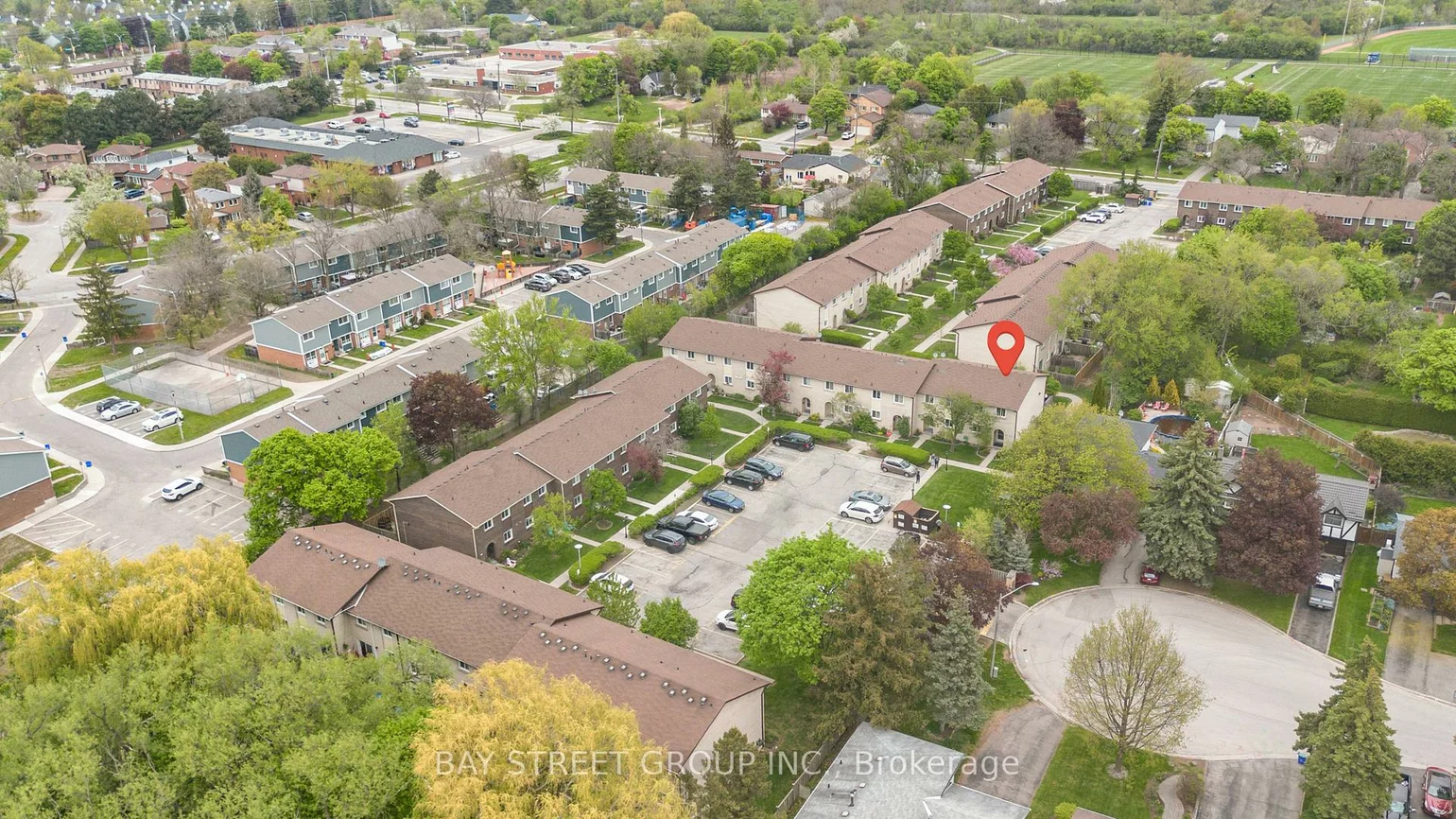 41, Nadia, 1003 - CP College Park, Oakville