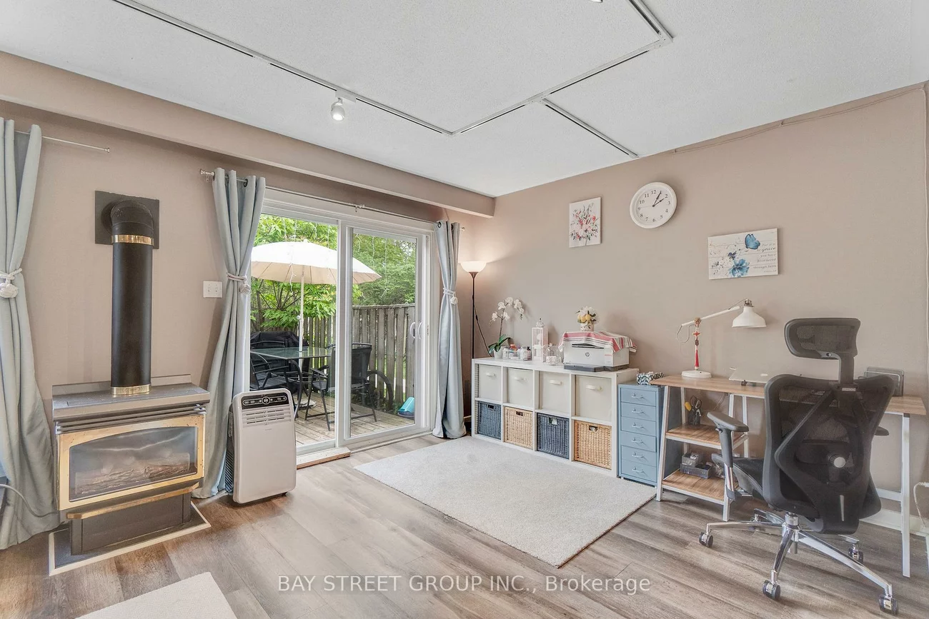 41, Nadia, 1003 - CP College Park, Oakville