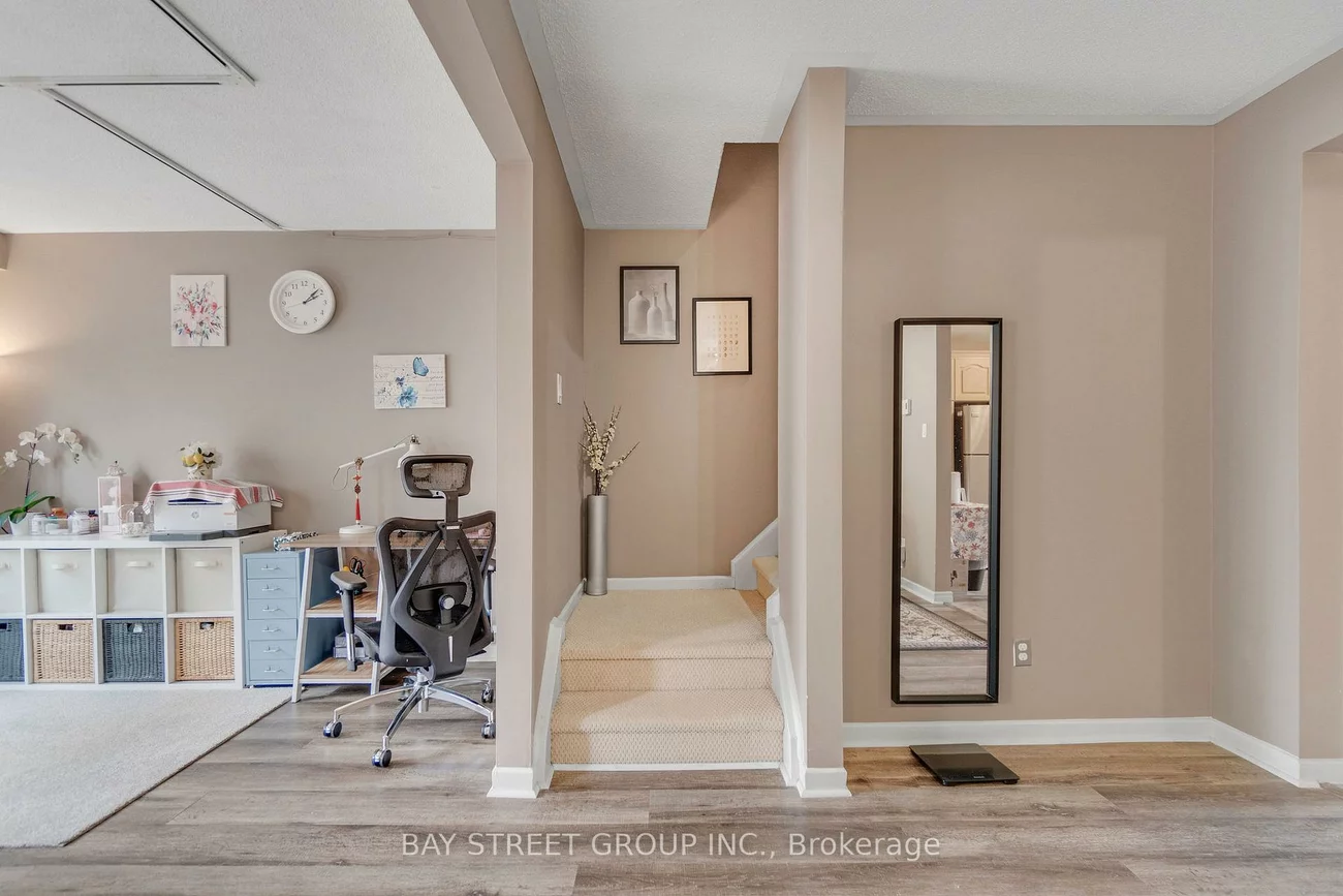 41, Nadia, 1003 - CP College Park, Oakville