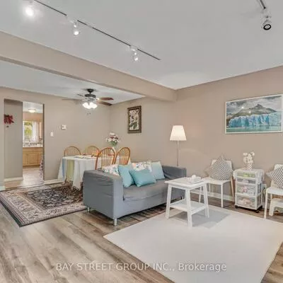 41, Nadia, 1003 - CP College Park, Oakville
