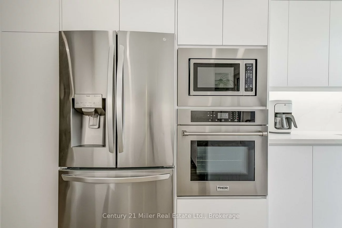 1120, Queens, 1003 - CP College Park, Oakville