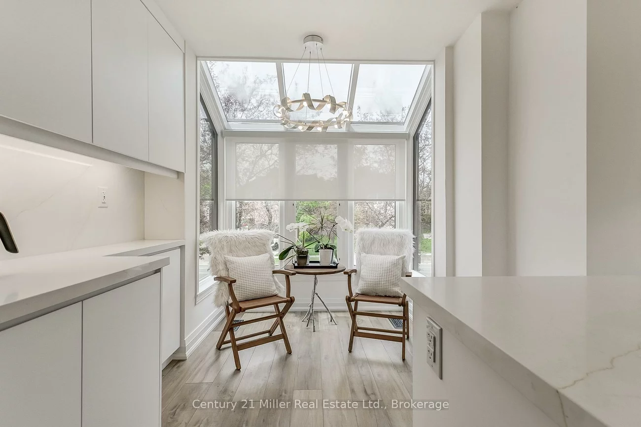 1120, Queens, 1003 - CP College Park, Oakville