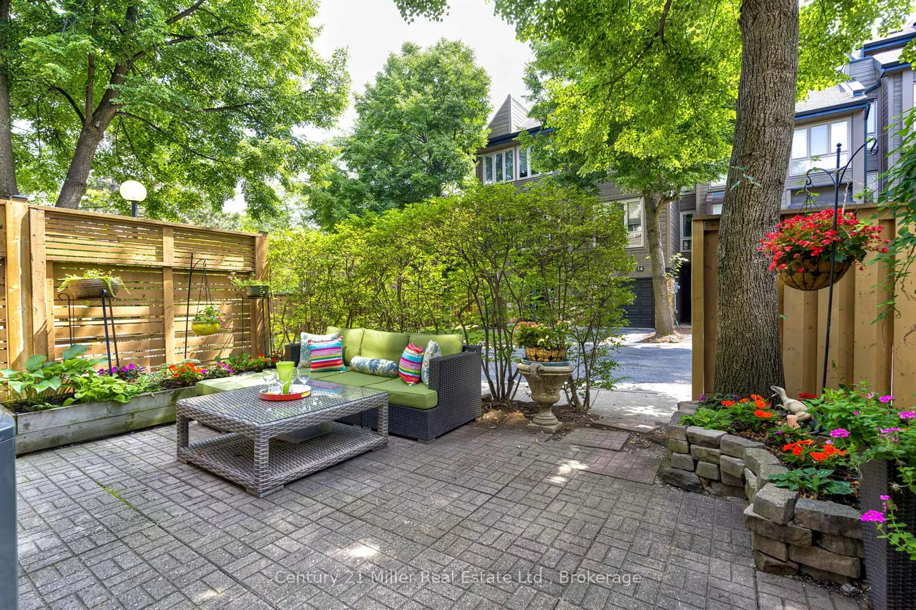 1120, Queens, 1003 - CP College Park, Oakville