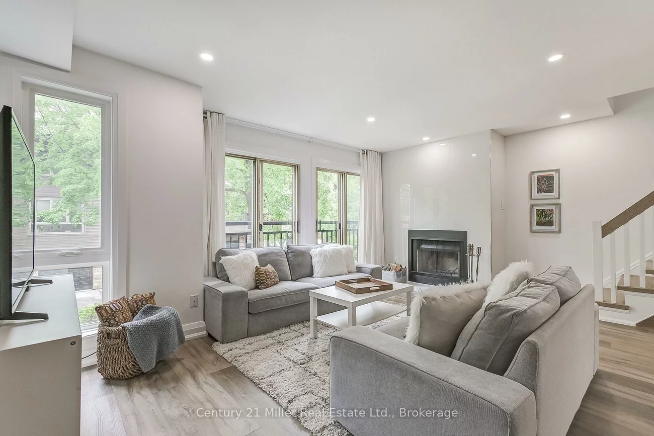 1120, Queens, 1003 - CP College Park, Oakville