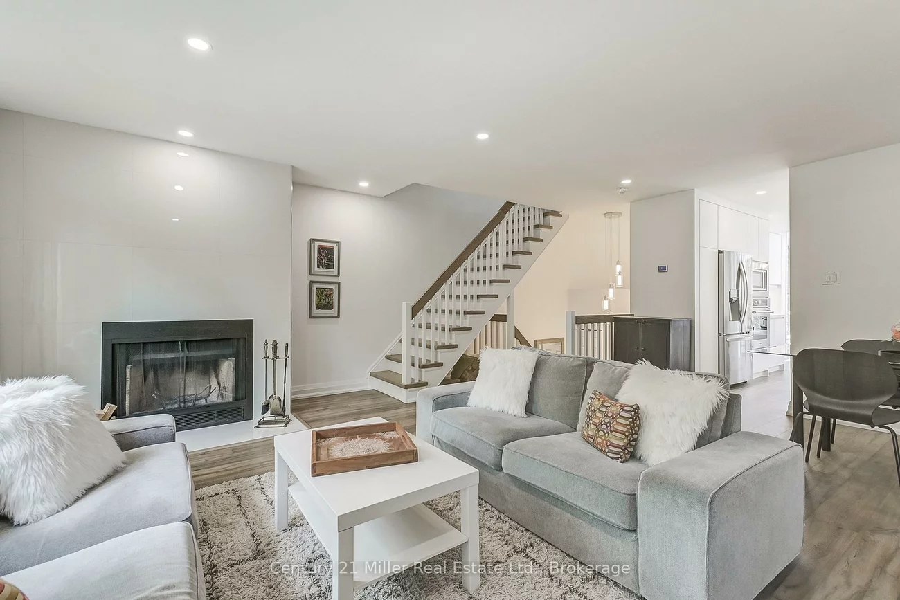 1120, Queens, 1003 - CP College Park, Oakville