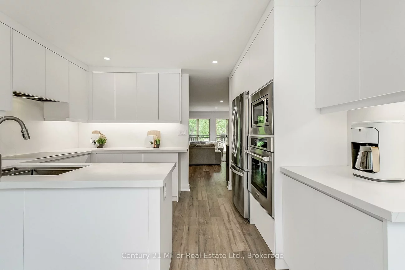 1120, Queens, 1003 - CP College Park, Oakville