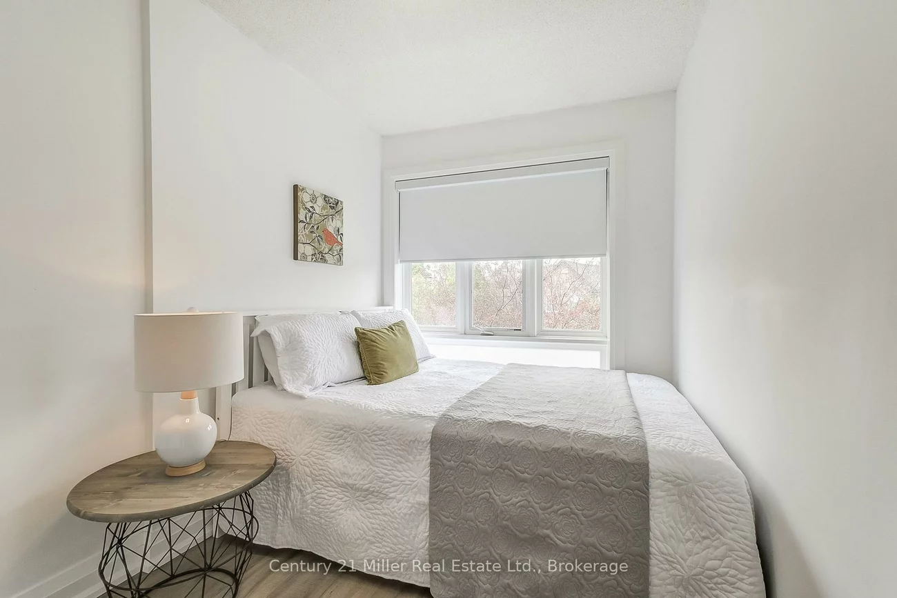 1120, Queens, 1003 - CP College Park, Oakville