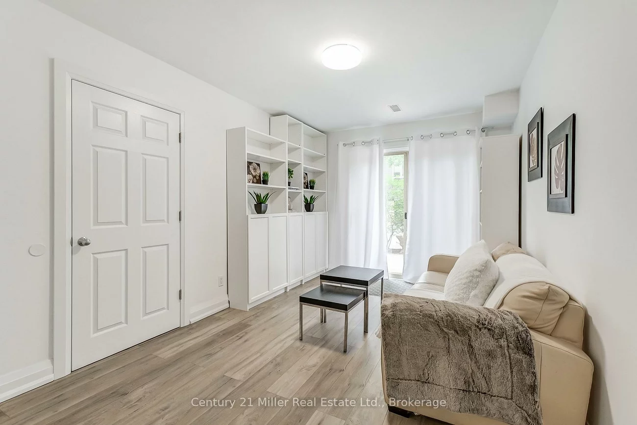 1120, Queens, 1003 - CP College Park, Oakville