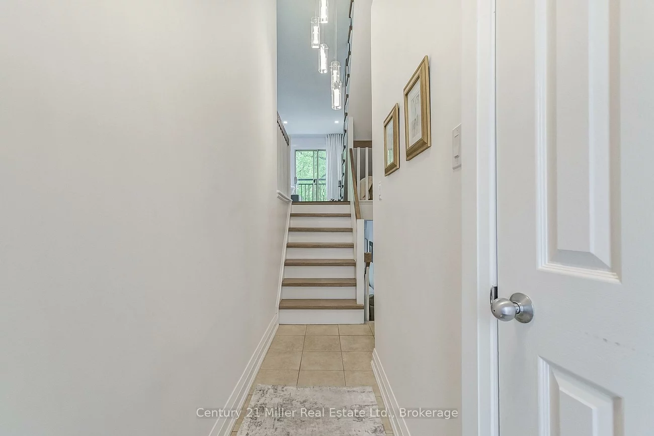 1120, Queens, 1003 - CP College Park, Oakville