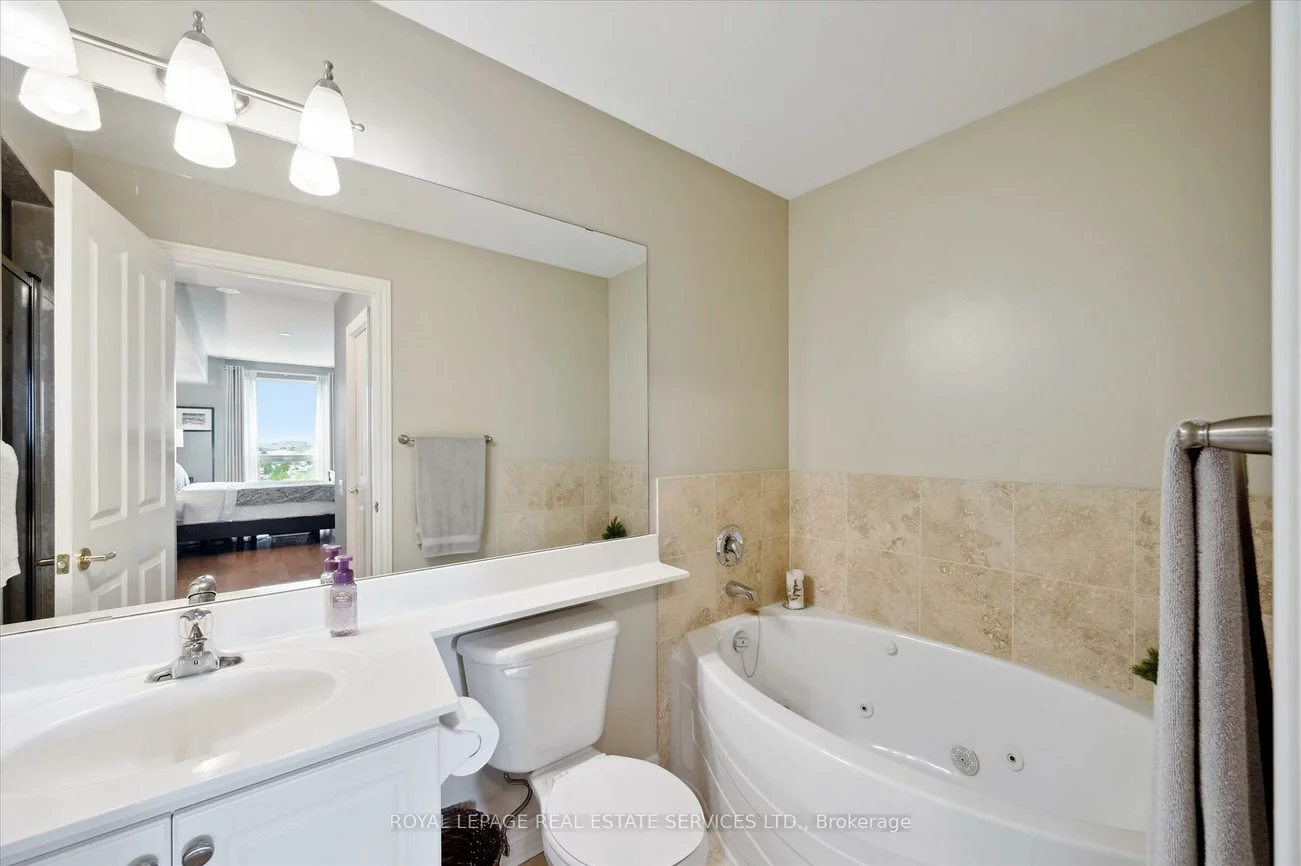 40, Old Mill, 1014 - QE Queen Elizabeth, Oakville