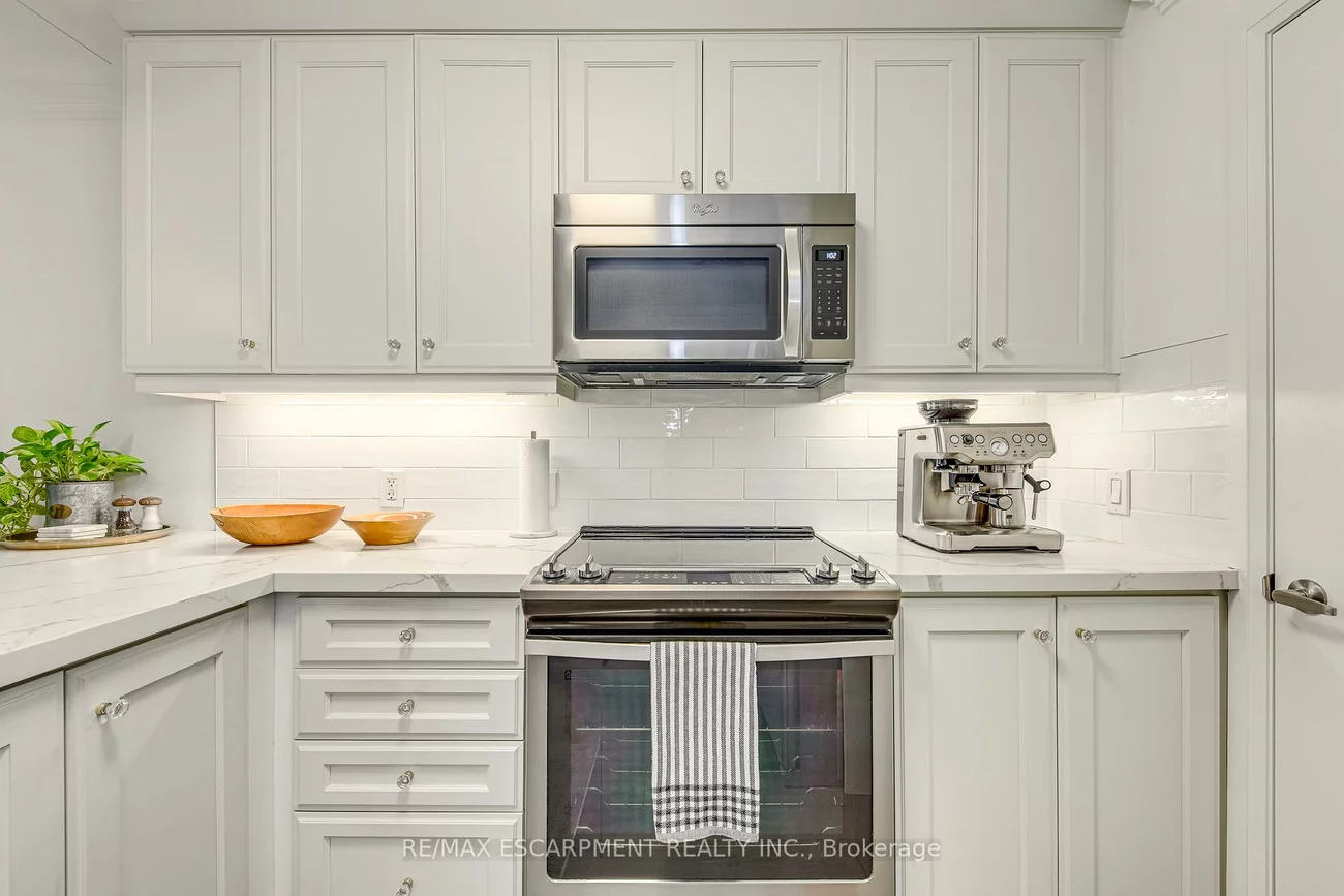 70, Stewart, 1002 - CO Central, Oakville
