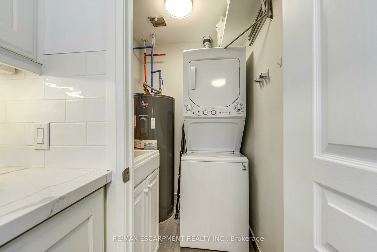 70, Stewart, 1002 - CO Central, Oakville