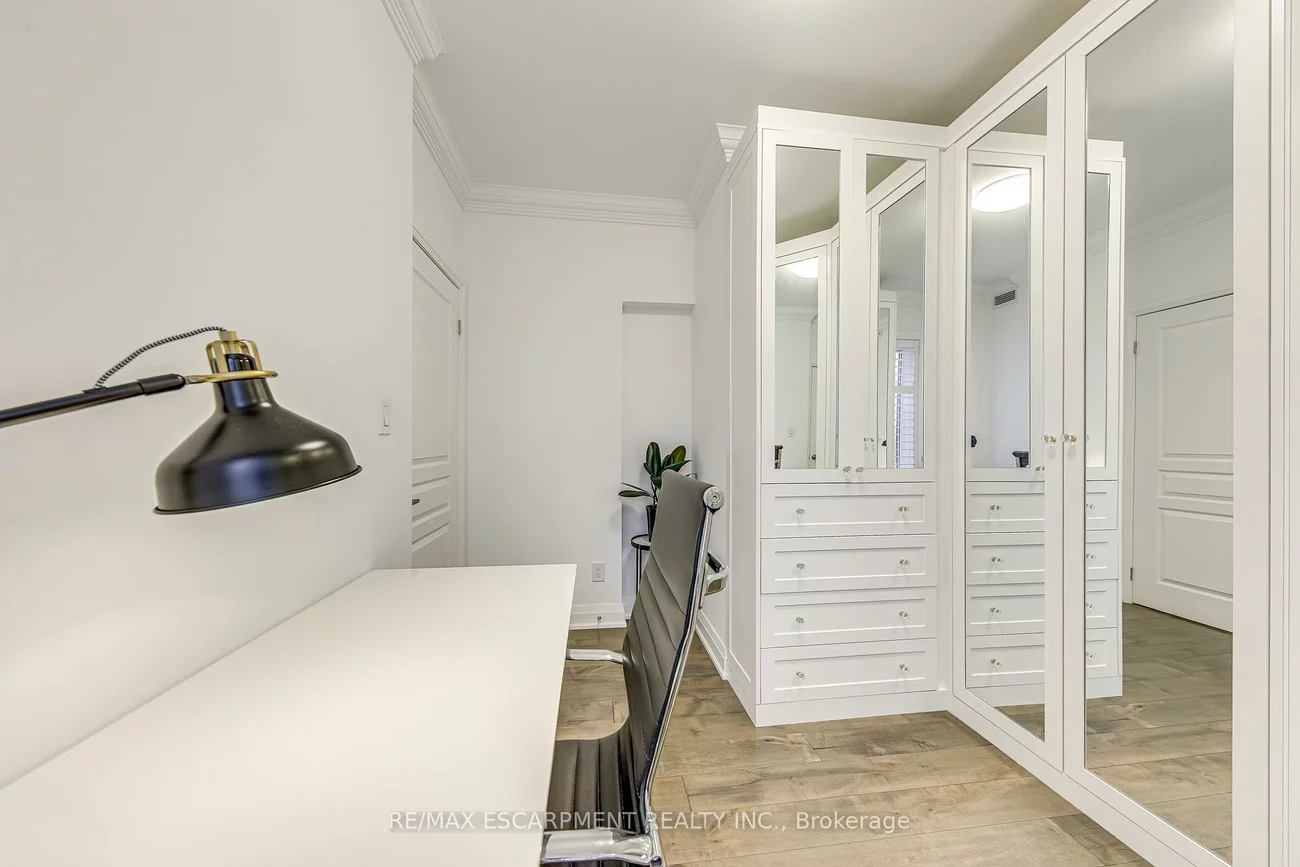 70, Stewart, 1002 - CO Central, Oakville
