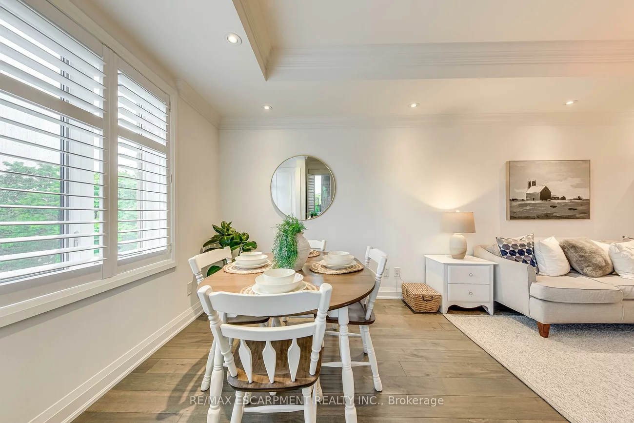 70, Stewart, 1002 - CO Central, Oakville