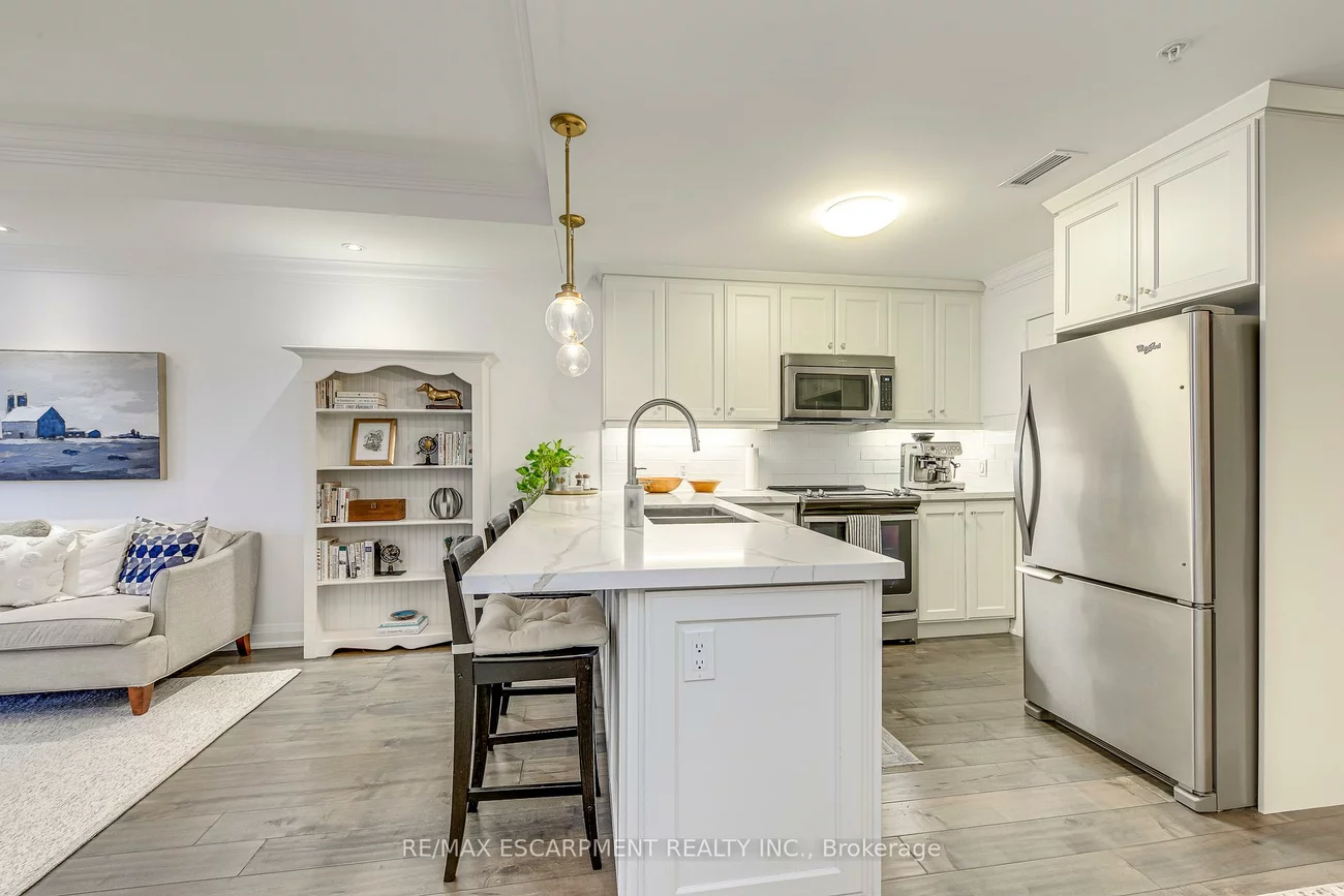70, Stewart, 1002 - CO Central, Oakville