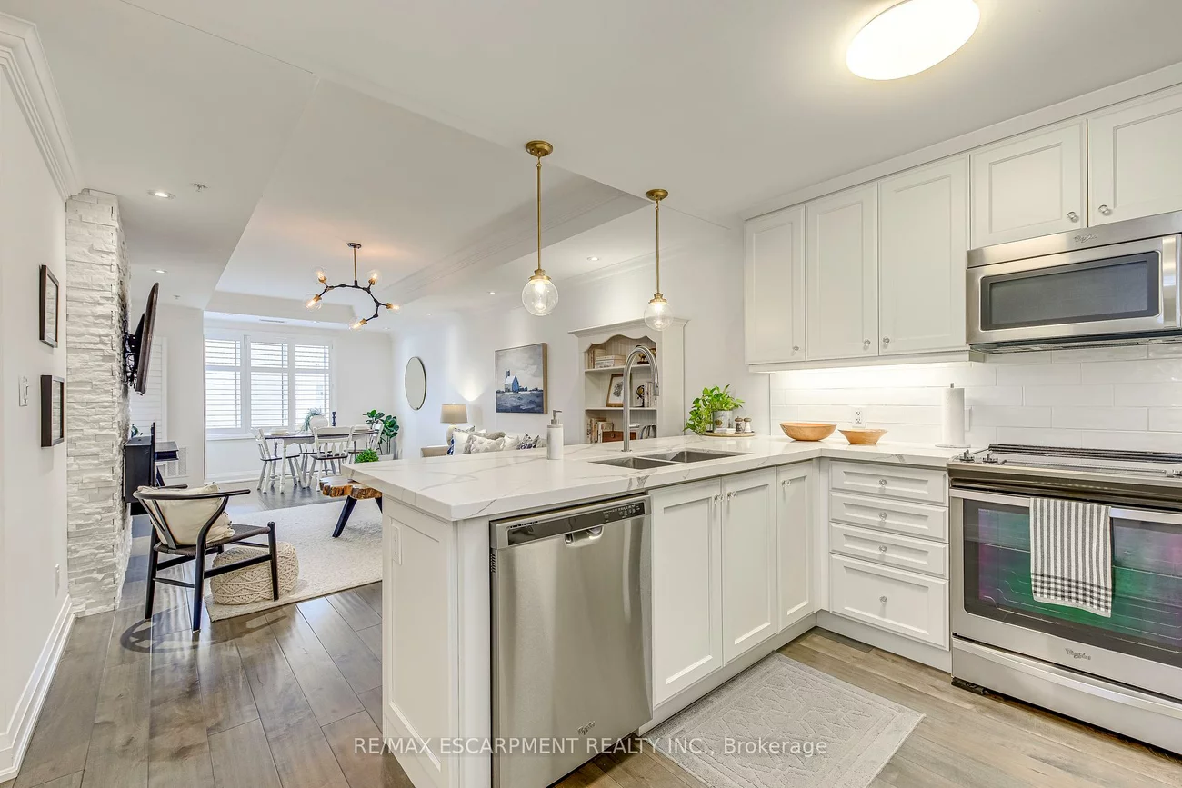 70, Stewart, 1002 - CO Central, Oakville