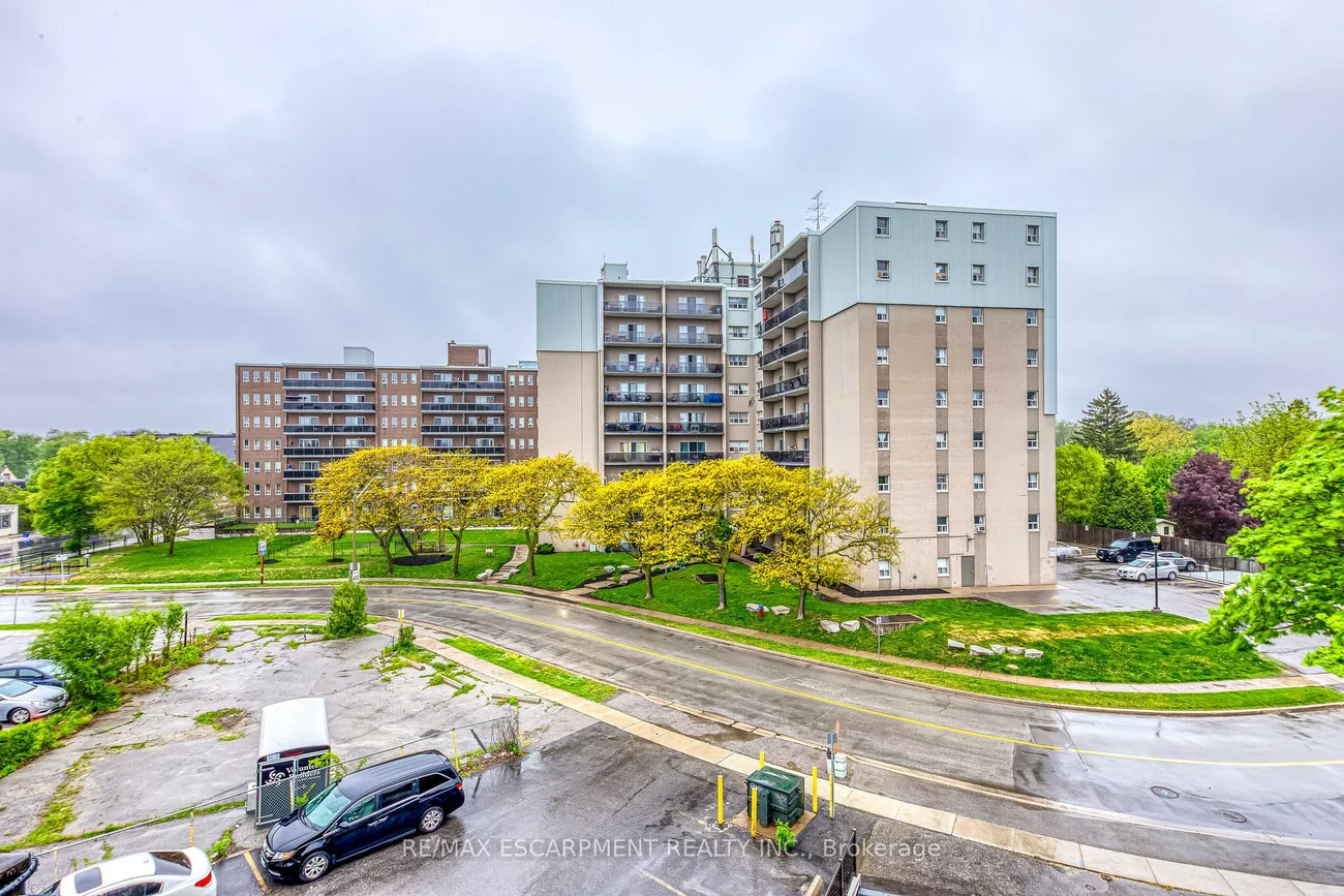 70, Stewart, 1002 - CO Central, Oakville