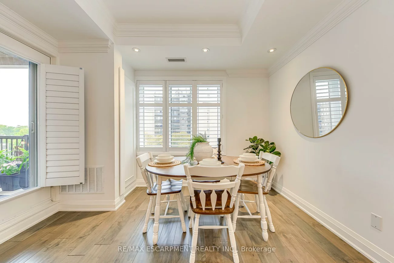 70, Stewart, 1002 - CO Central, Oakville